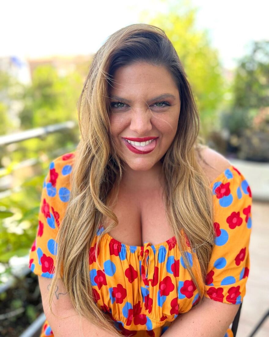 Δανάη Μπάρκα: «Αδιανόητο που μια κοινωνία έχει οδηγήσει ένα άτομο να ντρέπεται για το σώμα του»