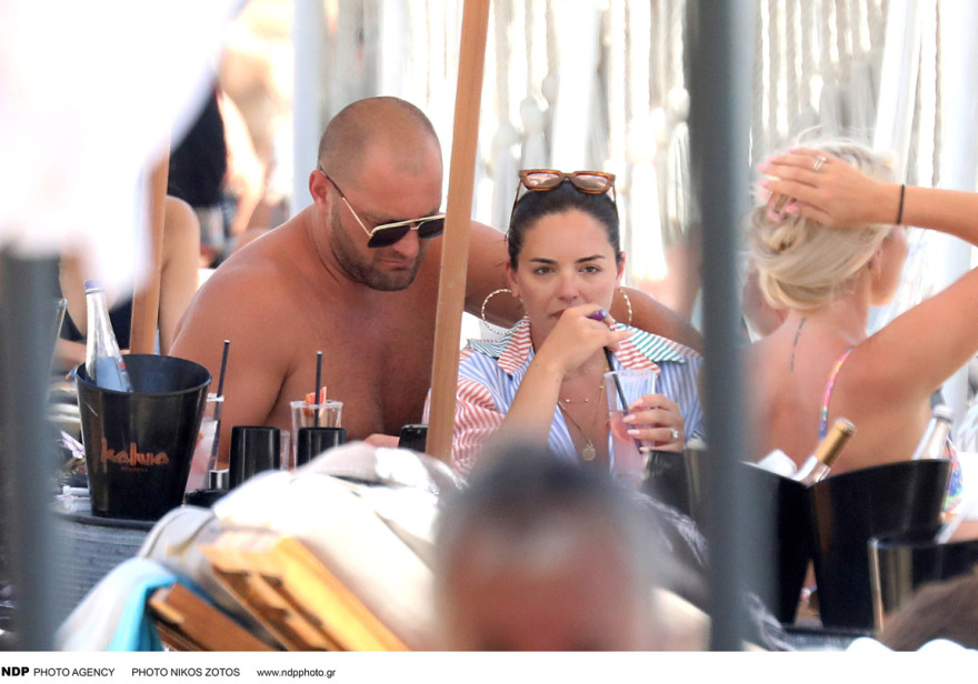 H Ολίμπια Βάλανς απολαμβάνει τις παραλίες της Μυκόνου