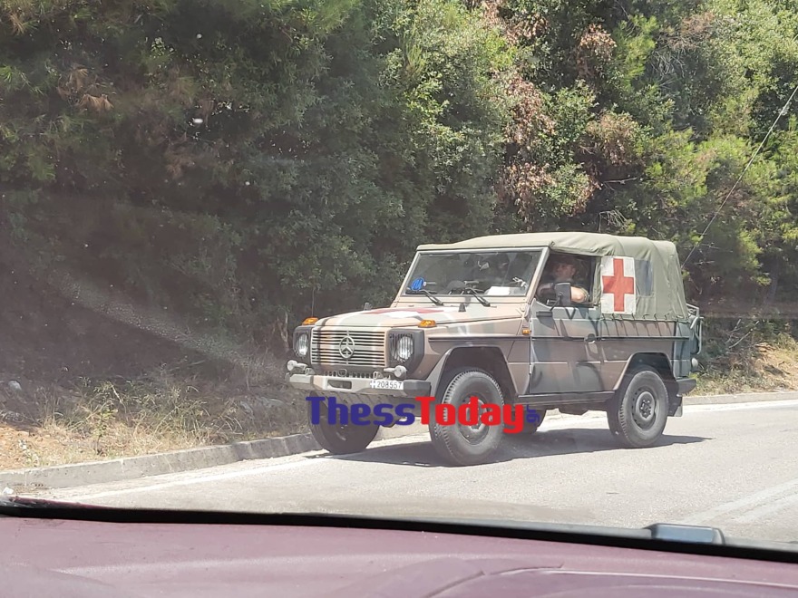 Φωτιά στη Θάσο: Στρατιωτικό κονβόι ενισχύει τις δυνάμεις για την κατάσβεση της πυρκαγιάς