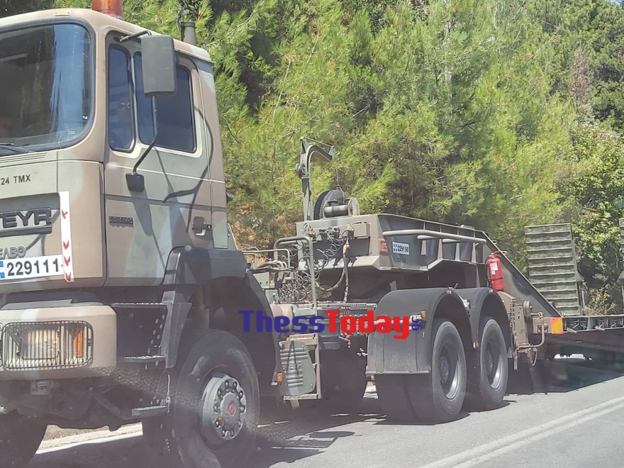 Φωτιά στη Θάσο: Στρατιωτικό κονβόι ενισχύει τις δυνάμεις για την κατάσβεση της πυρκαγιάς