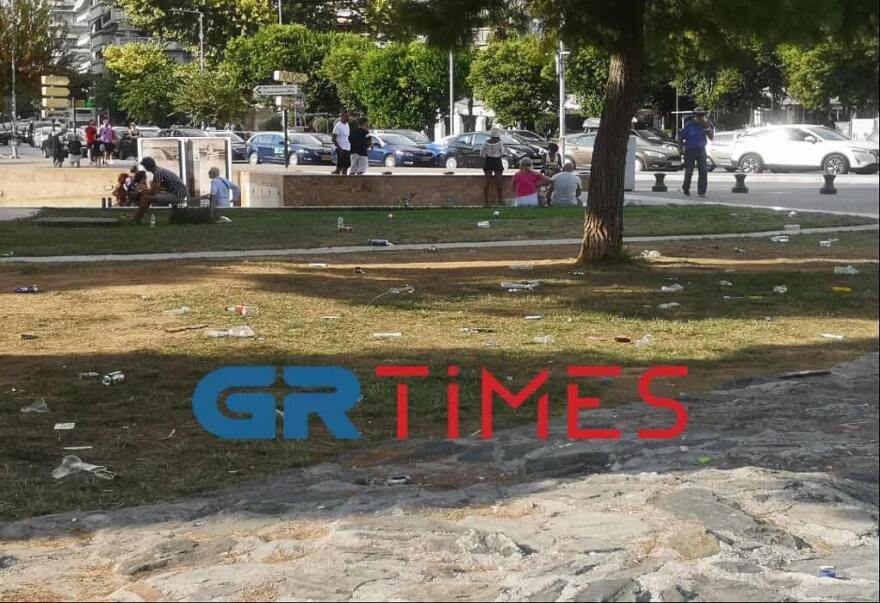 Θεσσαλονίκη: Σκουπιδότοπο έκαναν τον Λευκό Πύργο οι οπαδοί της Μακάμπι - 15 προσαγωγές - Δείτε βίντεο