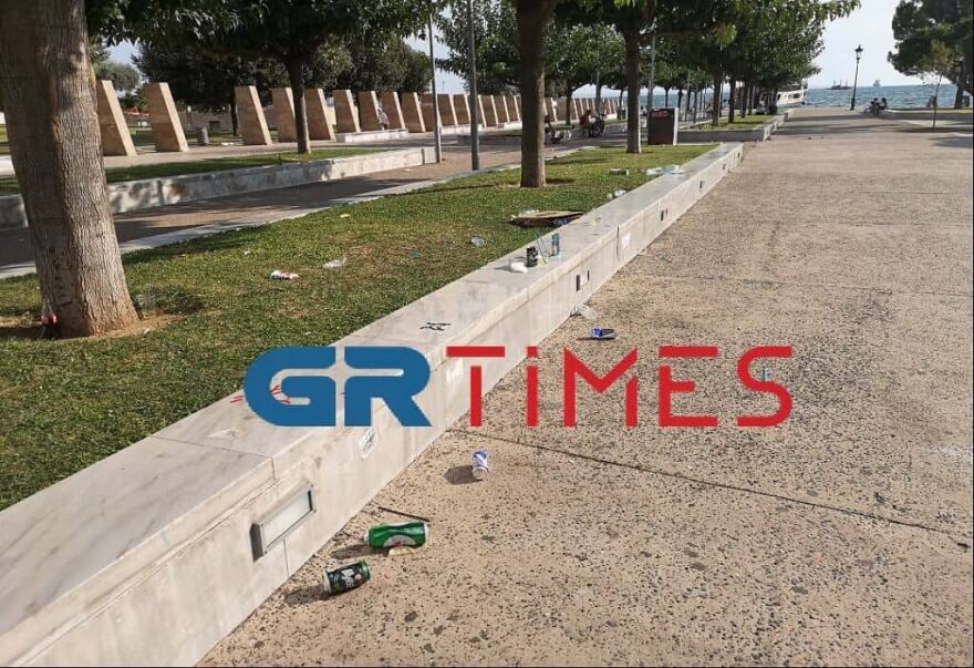 Θεσσαλονίκη: Σκουπιδότοπο έκαναν τον Λευκό Πύργο οι οπαδοί της Μακάμπι - 15 προσαγωγές - Δείτε βίντεο