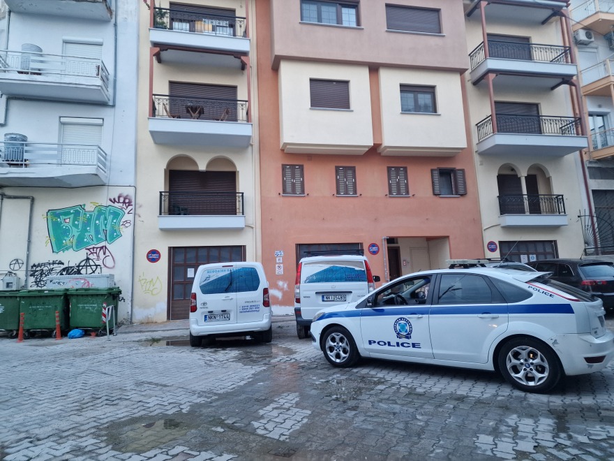 Θρίλερ στη Θεσσαλονίκη: Άνδρας εντοπίστηκε νεκρός μέσα στο σπίτι του - Είχε τραύμα από αυτοσχέδιο πυροβόλο όπλο