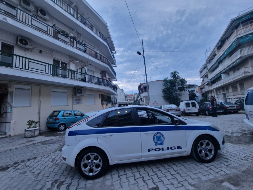 Θρίλερ στη Θεσσαλονίκη: Άνδρας εντοπίστηκε νεκρός μέσα στο σπίτι του - Είχε τραύμα από αυτοσχέδιο πυροβόλο όπλο