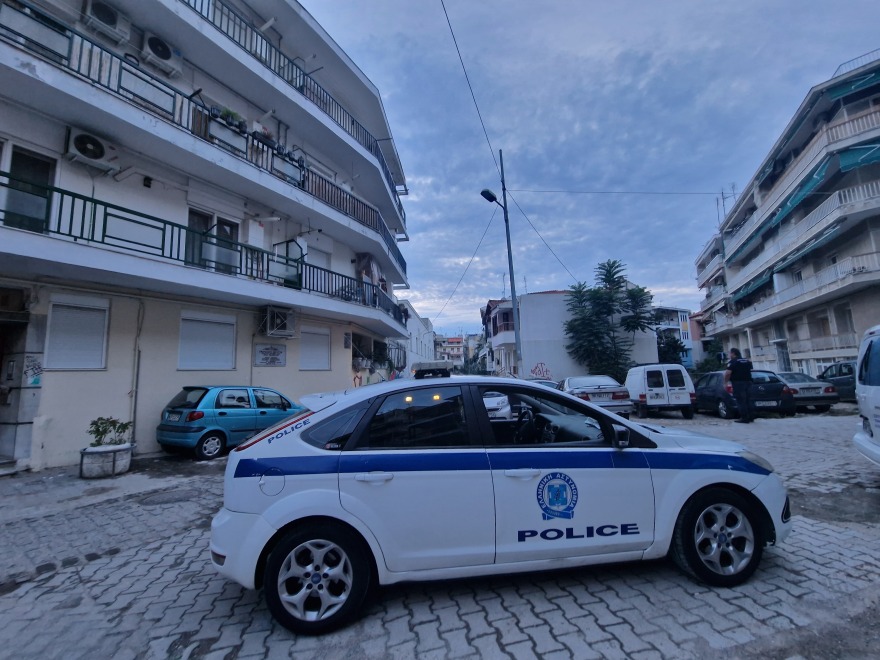 Θρίλερ στη Θεσσαλονίκη: Άνδρας εντοπίστηκε νεκρός μέσα στο σπίτι του - Είχε τραύμα από αυτοσχέδιο πυροβόλο όπλο