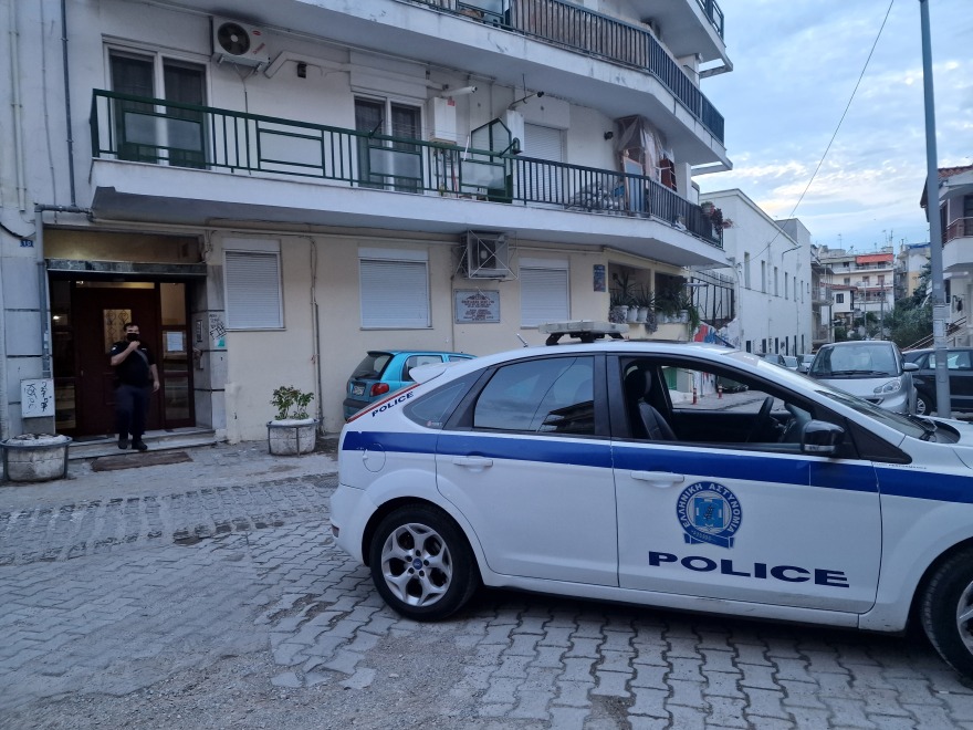 Θρίλερ στη Θεσσαλονίκη: Άνδρας εντοπίστηκε νεκρός μέσα στο σπίτι του - Είχε τραύμα από αυτοσχέδιο πυροβόλο όπλο