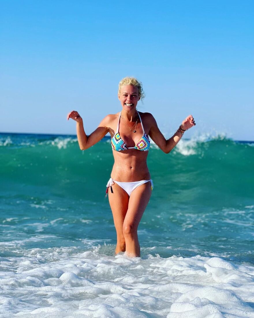 Ζέτα Μακρυπούλια: Παίζει με τα κύματα