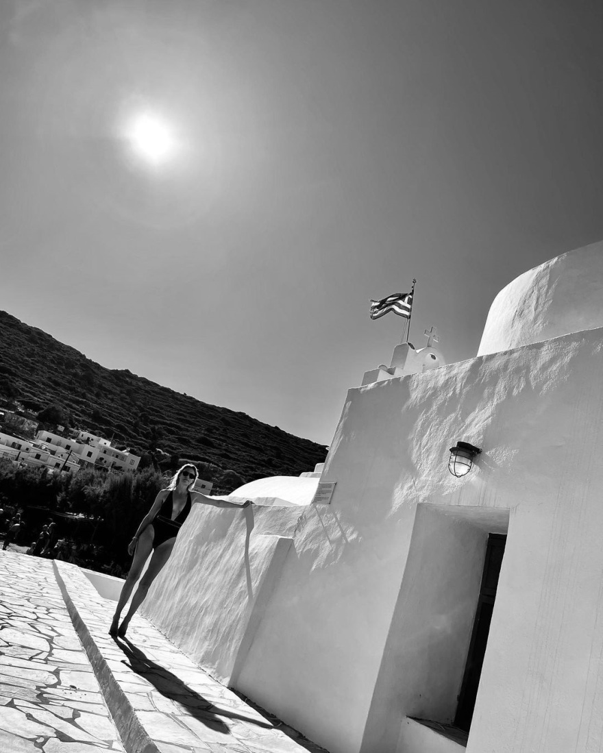 Βίκυ Καγιά: Βραδινή έξοδος στη Μύκονο με τον σύζυγό της, Ηλία Κρασσά - Δείτε φωτογραφίες