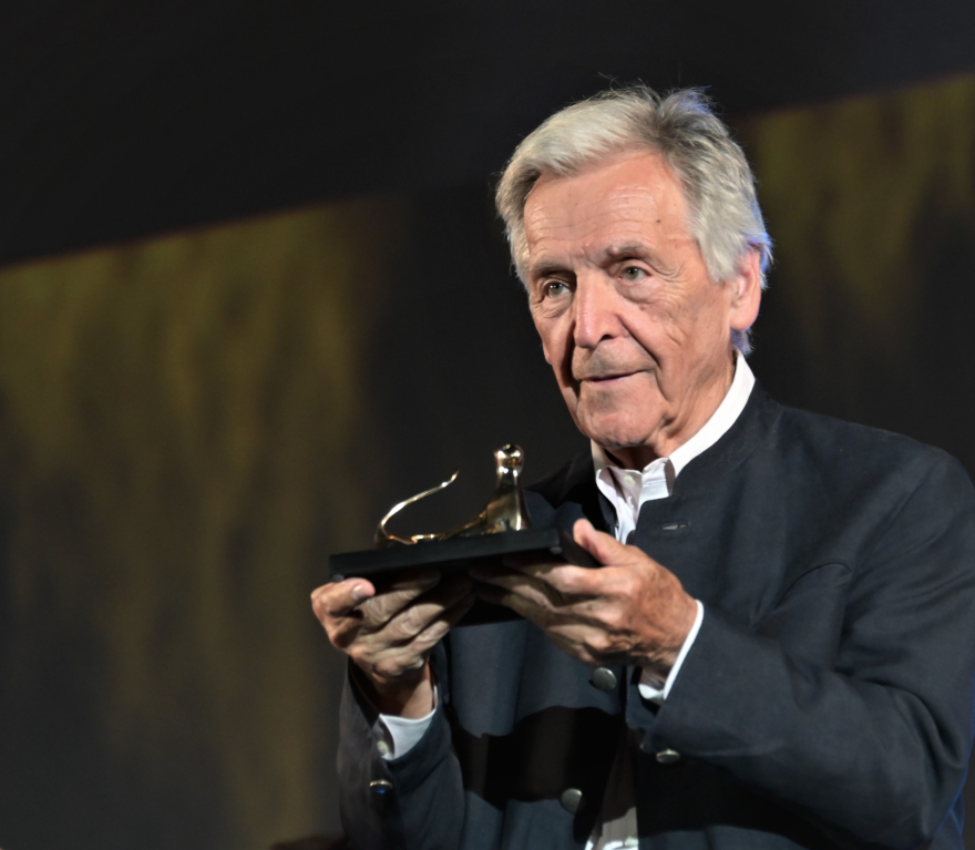 Ο Κώστας Γαβράς έλαβε τιμητικό βραβείο για την προσφορά του στον κινηματογράφο