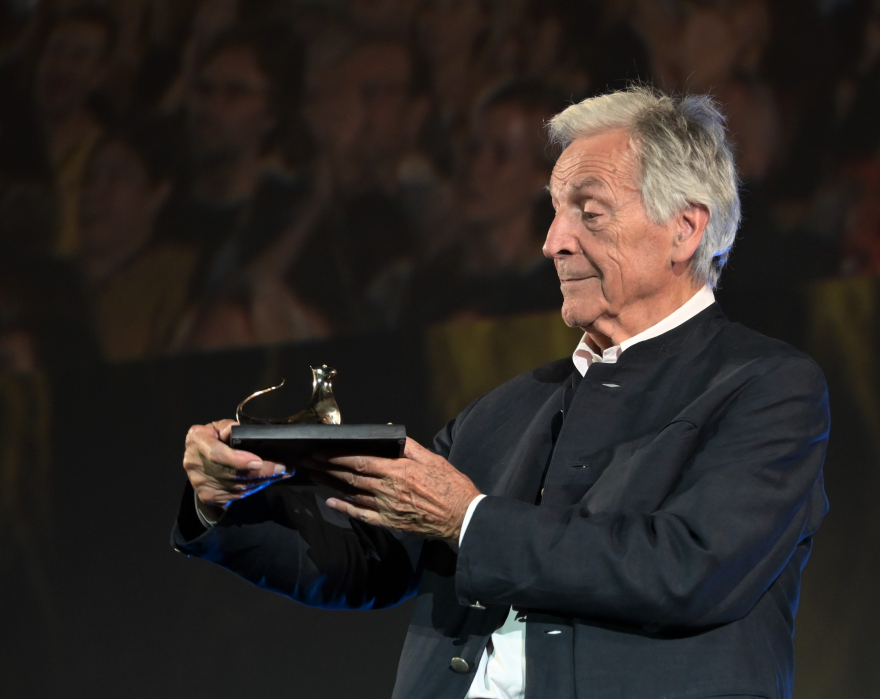 Ο Κώστας Γαβράς έλαβε τιμητικό βραβείο για την προσφορά του στον κινηματογράφο