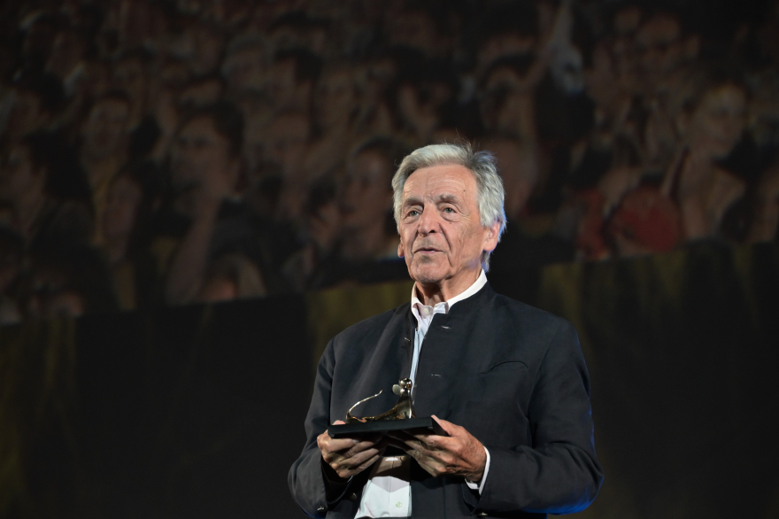 Ο Κώστας Γαβράς έλαβε τιμητικό βραβείο για την προσφορά του στον κινηματογράφο