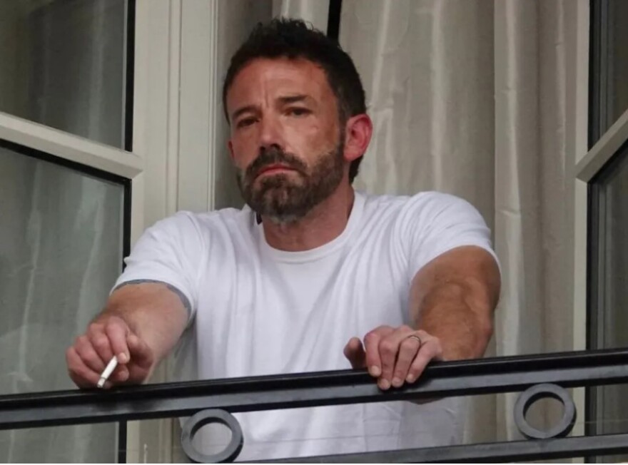 O Mπεν Άφλεκ νιώθει σαν την... Νταϊάνα - «Τρομοκρατημένος» από τους παπαράτσι στο Παρίσι