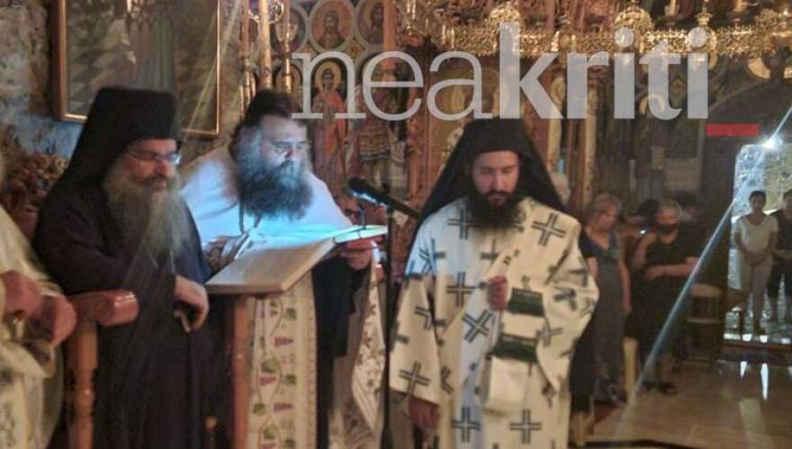 Άρης Σερβετάλης: Σε εκκλησία της Κρήτης ο ηθοποιός - Δείτε φωτογραφίες