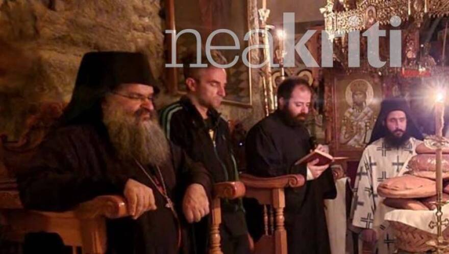 Άρης Σερβετάλης: Σε εκκλησία της Κρήτης ο ηθοποιός - Δείτε φωτογραφίες