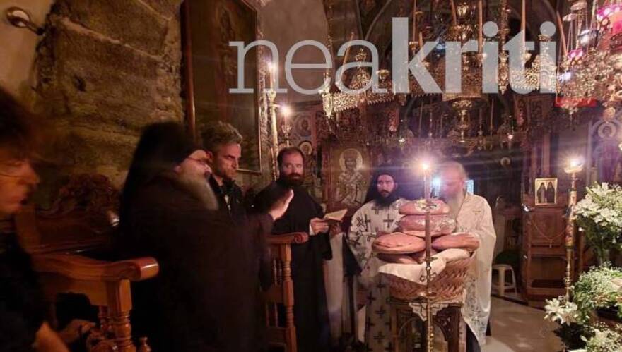 Άρης Σερβετάλης: Σε εκκλησία της Κρήτης ο ηθοποιός - Δείτε φωτογραφίες