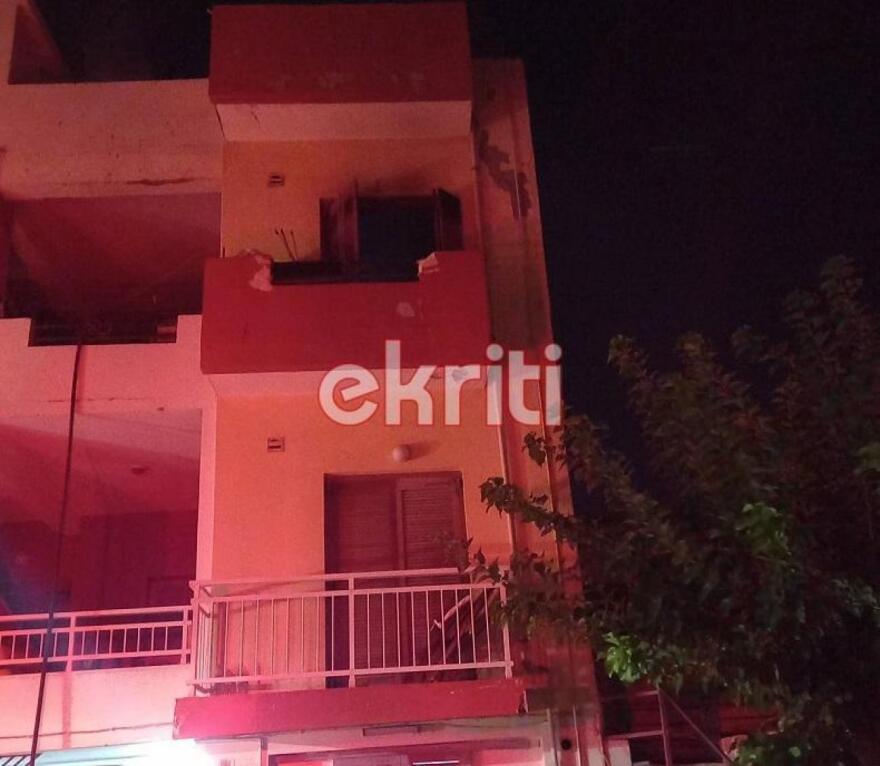 Φωτογραφίες: Εφιαλτικές στιγμές για ζευγάρι ενώ κοιμόταν - Το σπίτι τους τυλίχθηκε στις φλόγες