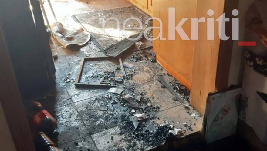 Φωτογραφίες: Εφιαλτικές στιγμές για ζευγάρι ενώ κοιμόταν - Το σπίτι τους τυλίχθηκε στις φλόγες