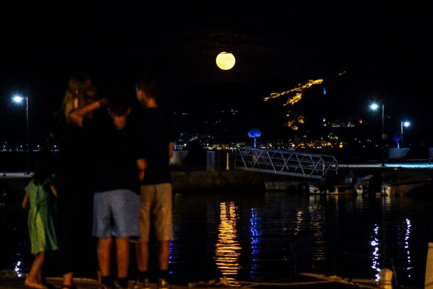 Πανσέληνος: Εντυπωσιακές εικόνες από το «Φεγγάρι του Οξύρρυγχου» - Δείτε φωτογραφίες