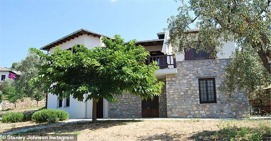 Μπόρις Τζόνσον: Ψωνίζει μόνος του σε σούπερ μάρκετ στη Νέα Μάκρη - Δείτε βίντεο