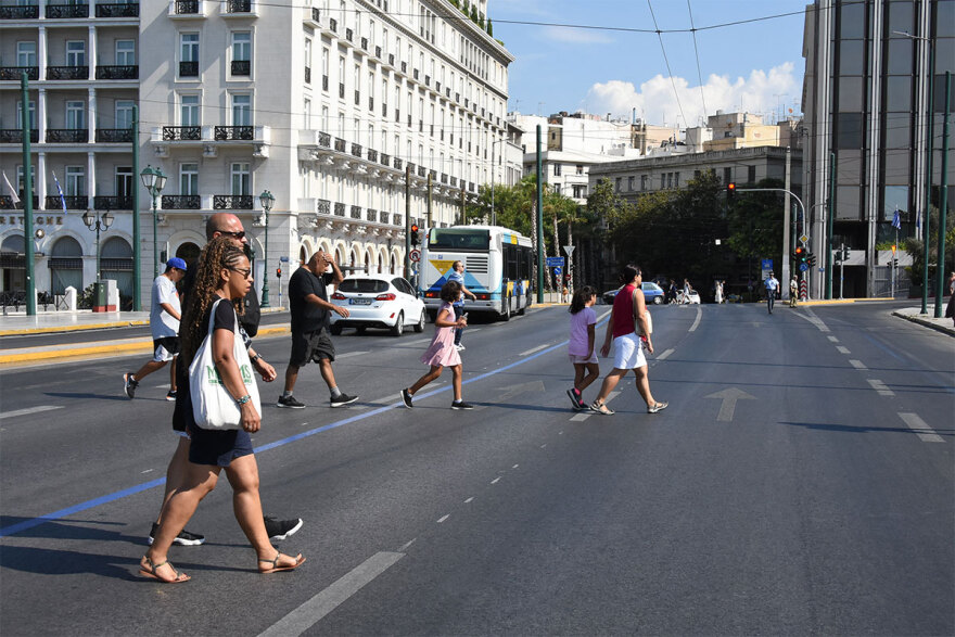 Αθήνα: Πάνω από 1.000 τουρίστες είδαν την αλλαγή της προεδρικής φρουράς - Βίντεο και φωτογραφίες