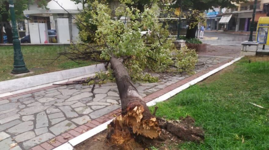 Βόλος: Δύο τραυματίες από την κακοκαιρία