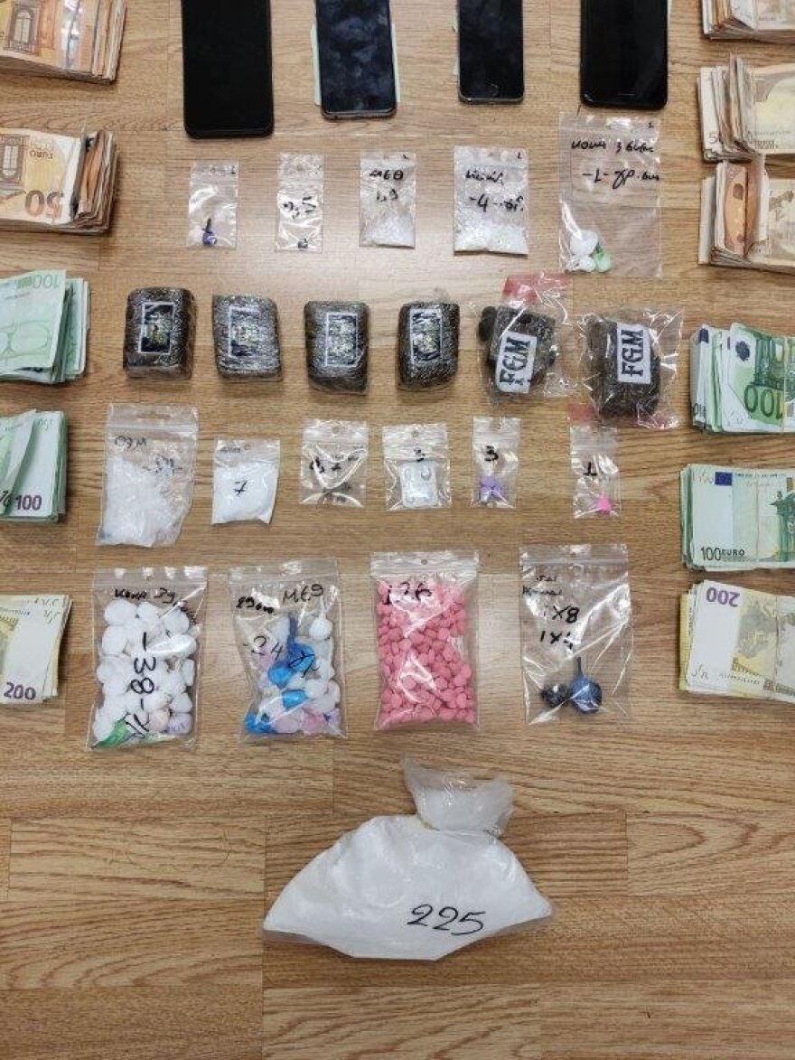 Πρώην παίκτης reality ο άνδρας που εισέβαλε στο Εφετείο - Έκρυβε ναρκωτικά και €1.5 εκατ.