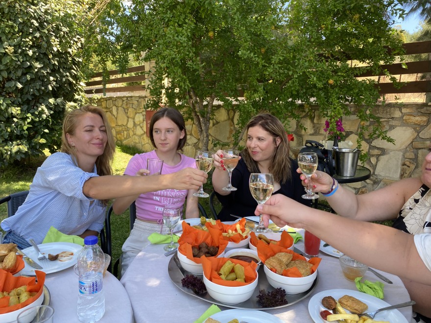 Με οικογένεια προσφύγων από την Ουκρανία η Μαρία Συρεγγέλα