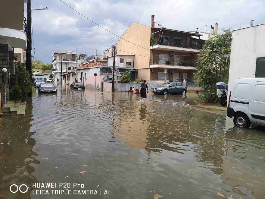 Βόλος: Εικόνες καταστροφής άφησε πίσω της η «ψυχρή λίμνη» - Πλημμύρισαν δρόμοι και καταστήματα