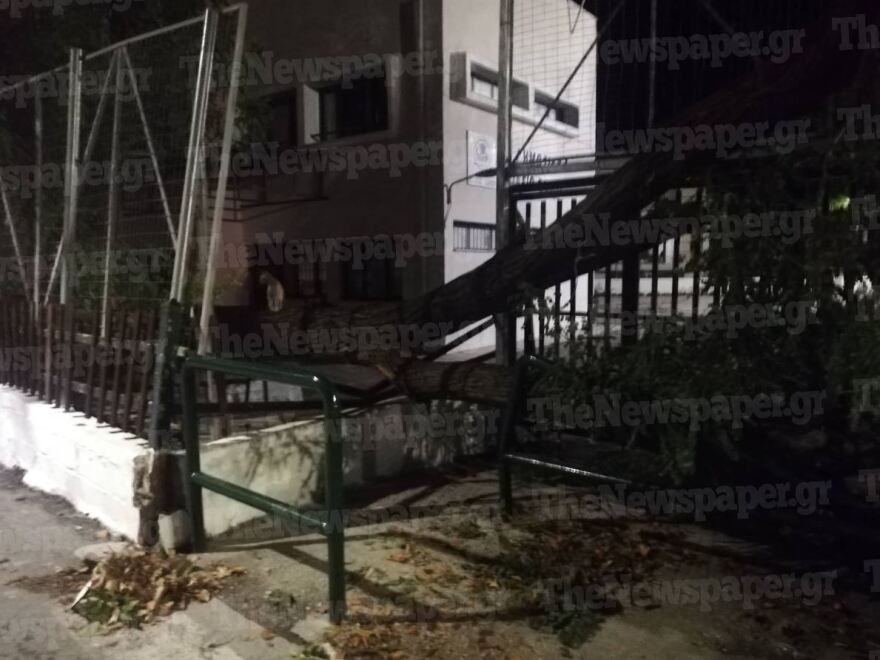 Βόλος: Εικόνες καταστροφής άφησε πίσω της η «ψυχρή λίμνη» - Πλημμύρισαν δρόμοι και καταστήματα