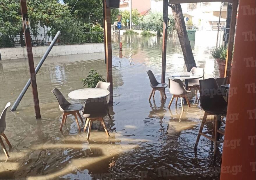 Βόλος: Εικόνες καταστροφής άφησε πίσω της η «ψυχρή λίμνη» - Πλημμύρισαν δρόμοι και καταστήματα