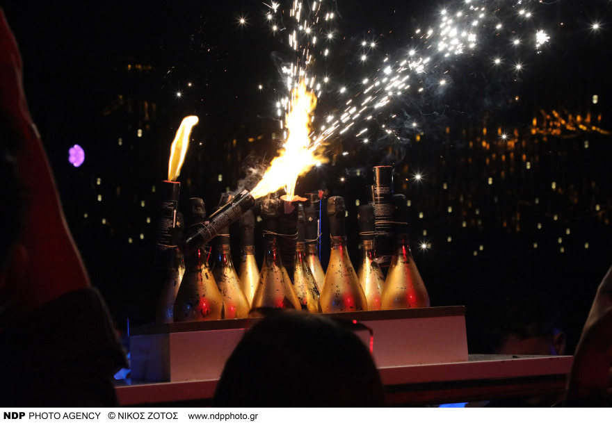 50 Cent: Δείτε φωτογραφίες από την εμφάνισή του στη Μύκονο