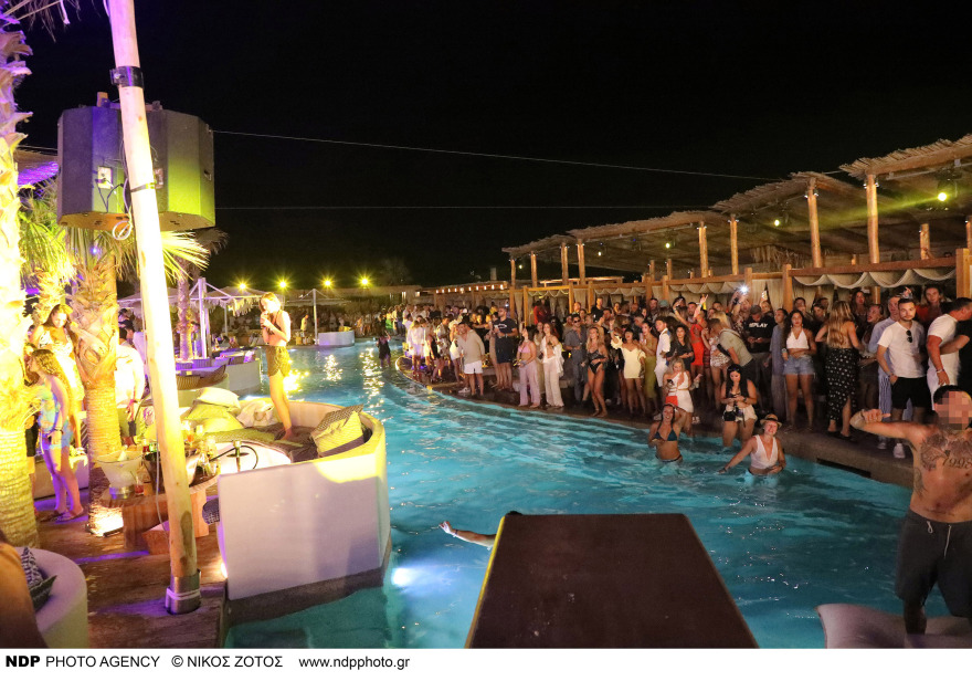 50 Cent: Δείτε φωτογραφίες από την εμφάνισή του στη Μύκονο