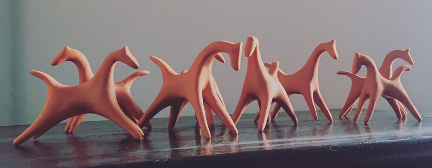 Νταϊάν Αλεξάντρ: Μύθοι από πηλό