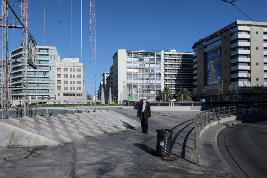 Δεκαπενταύγουστος στην Αθήνα: Κάνουν ποδήλατο και τρέχουν στους άδειους δρόμους