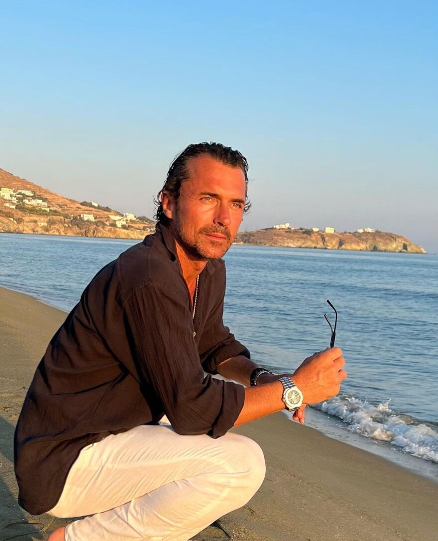 Ο Γουίλιαμ Αμπαντί κάνει διακοπές στη Μύκονο