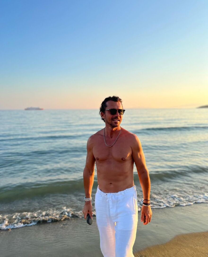 Ο Γουίλιαμ Αμπαντί κάνει διακοπές στη Μύκονο