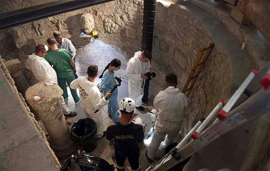 Η χρεωκοπημένη τράπεζα του Βατικανού, η μαφία, ο κρεμασμένος και το κορίτσι που εξαφανίστηκε