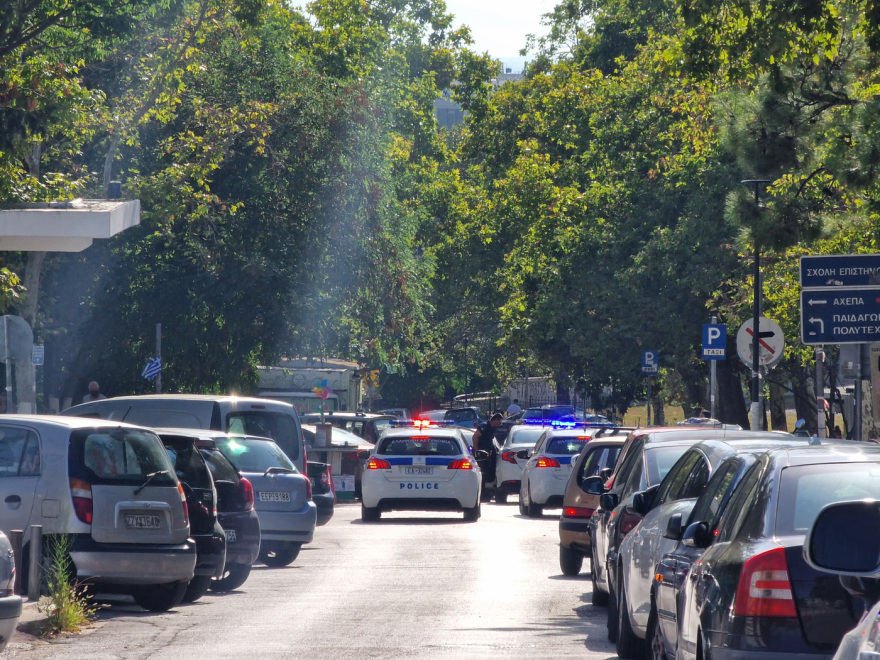 Θεσσαλονίκη: «Γέφυρα ζωής» από αστυνομικούς για τη μεταφορά 6χρονου στο ΑΧΕΠΑ - Δείτε βίντεο και φωτογραφίες