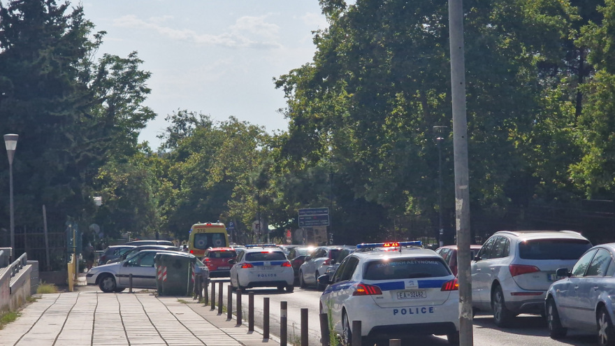 Θεσσαλονίκη: «Γέφυρα ζωής» από αστυνομικούς για τη μεταφορά 6χρονου στο ΑΧΕΠΑ - Δείτε βίντεο και φωτογραφίες