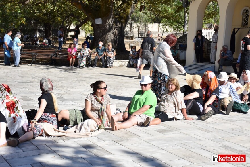 Κεφαλονιά: Πλήθος πιστών στη μεταφορά του σκηνώματος του Αγίου Γερασίμου