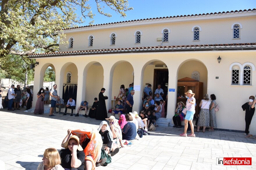 Κεφαλονιά: Πλήθος πιστών στη μεταφορά του σκηνώματος του Αγίου Γερασίμου