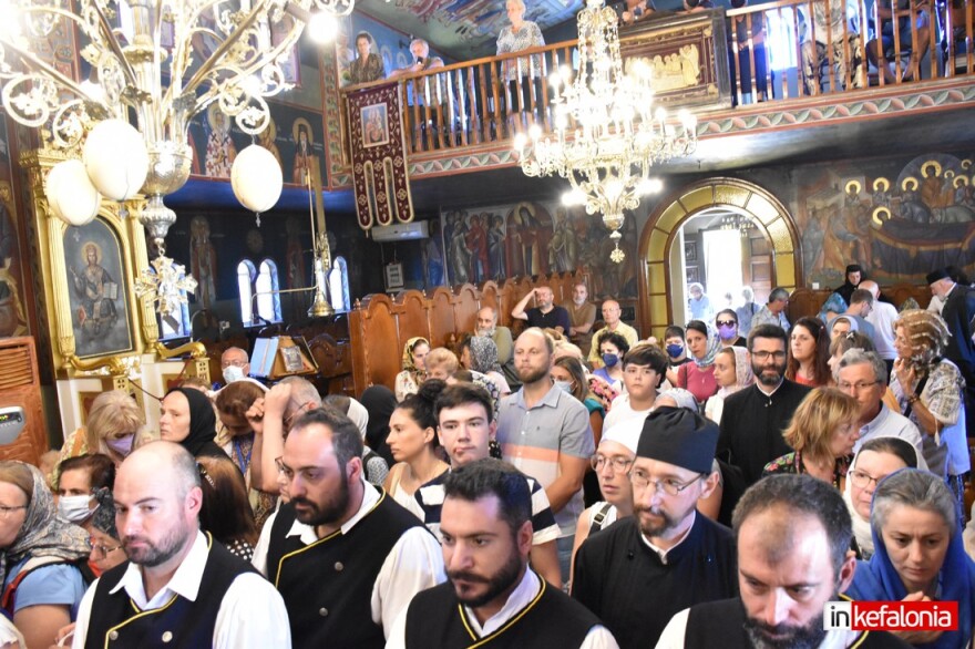 Κεφαλονιά: Πλήθος πιστών στη μεταφορά του σκηνώματος του Αγίου Γερασίμου