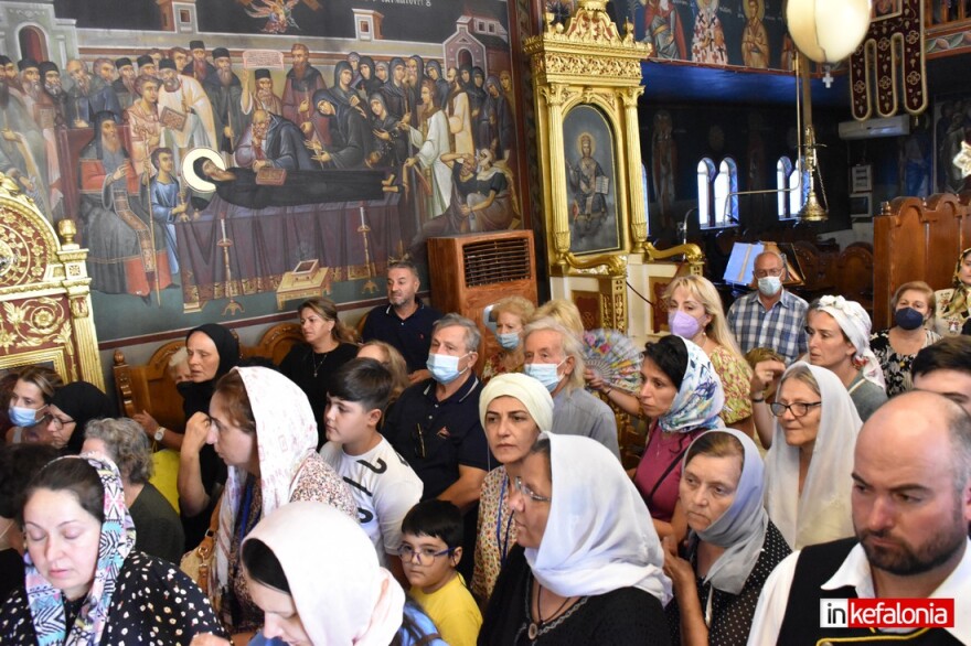 Κεφαλονιά: Πλήθος πιστών στη μεταφορά του σκηνώματος του Αγίου Γερασίμου