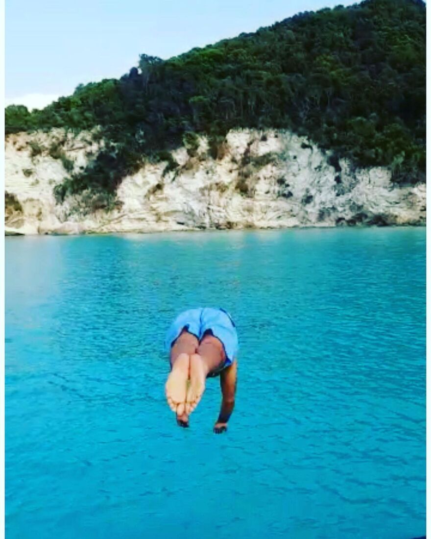 Γιώργος Λιάγκας: Έκανε κατακόρυφο μέσα στη θάλασσα