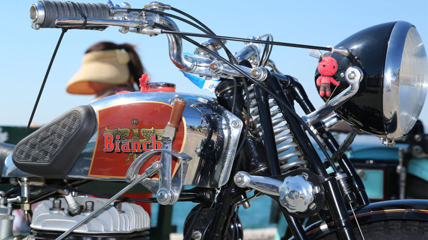 Κλασικά αυτοκίνητα και μοτοσικλέτες στον Άλιμο