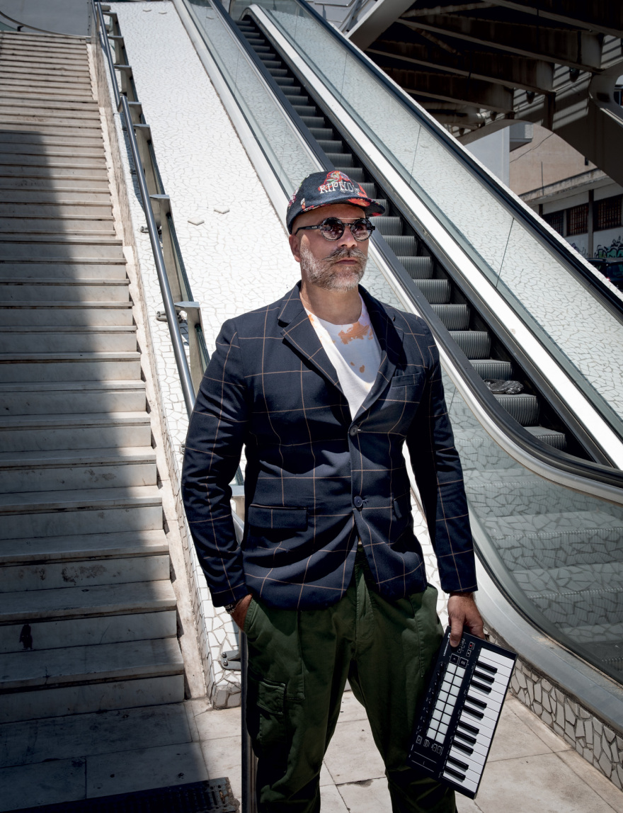 Coyot: Ο συνθέτης των summer hits