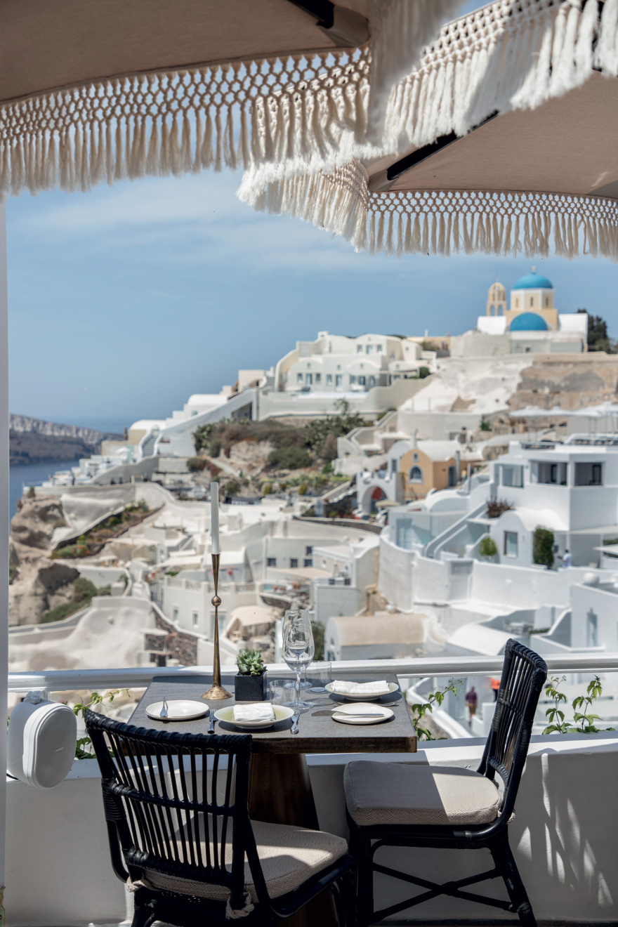 Sellia Georges: Νέα ελληνική κουζίνα με φόντο το ηφαίστειο της Σαντορίνης