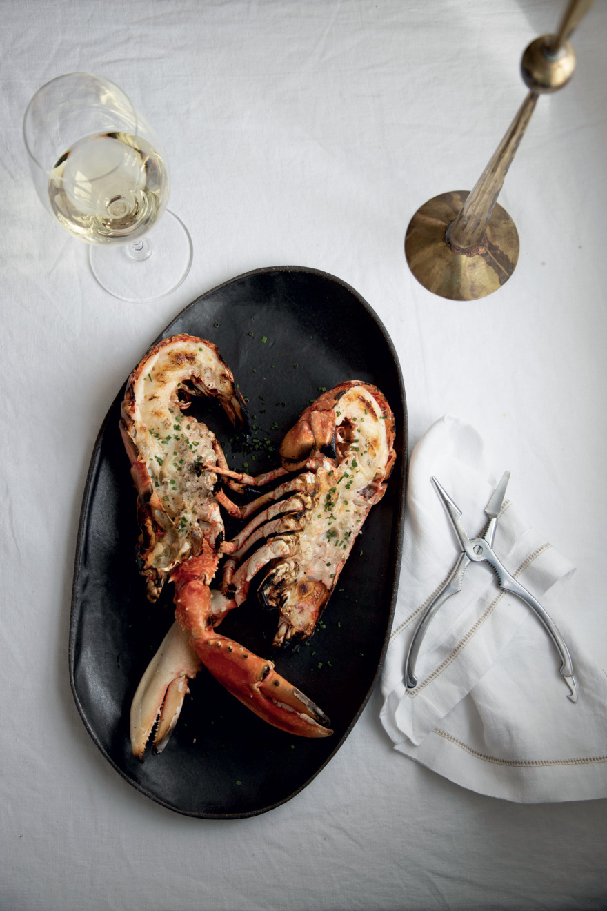 Sellia Georges: Νέα ελληνική κουζίνα με φόντο το ηφαίστειο της Σαντορίνης