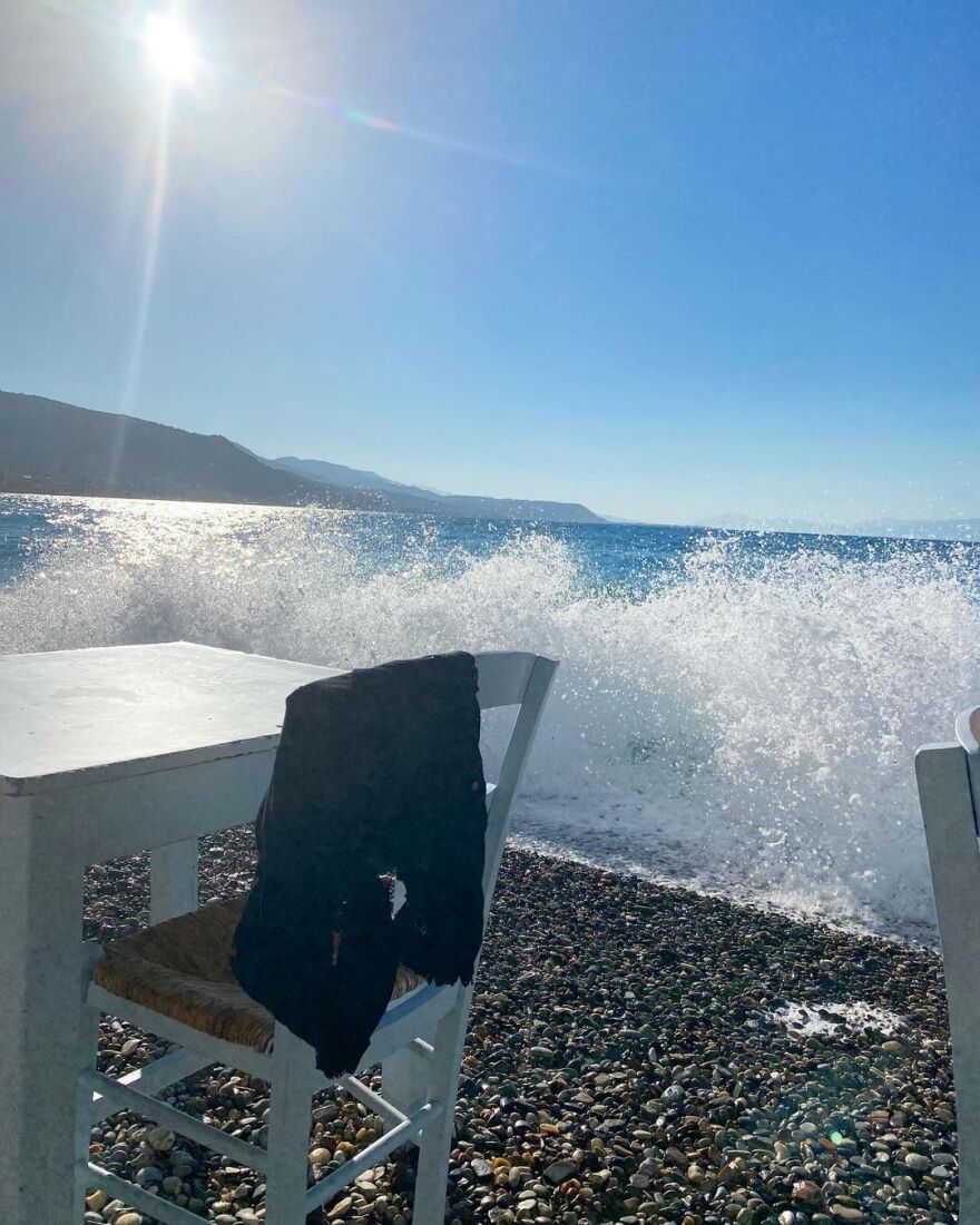 Κατερίνα Καραβάτου: «Δίνει μάχη» με τα κύματα