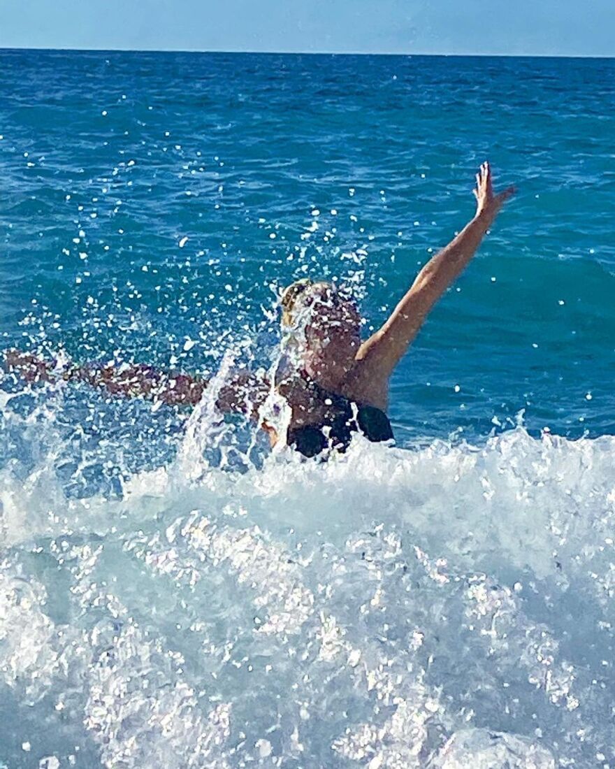 Κατερίνα Καραβάτου: «Δίνει μάχη» με τα κύματα